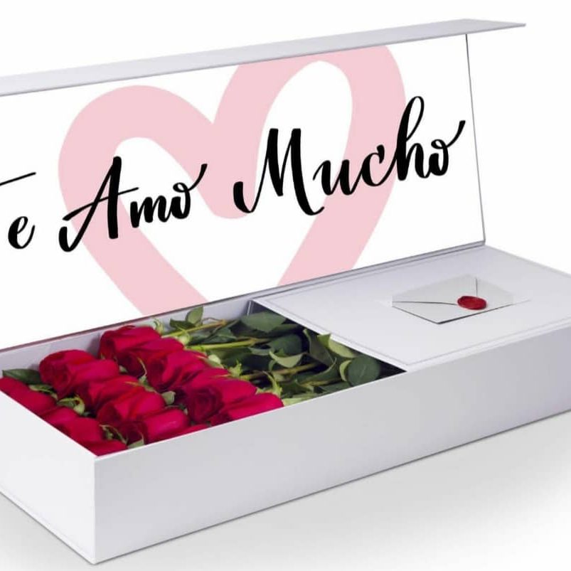 Caja «Te amo mucho» con 24 rosas, de Florería Isis