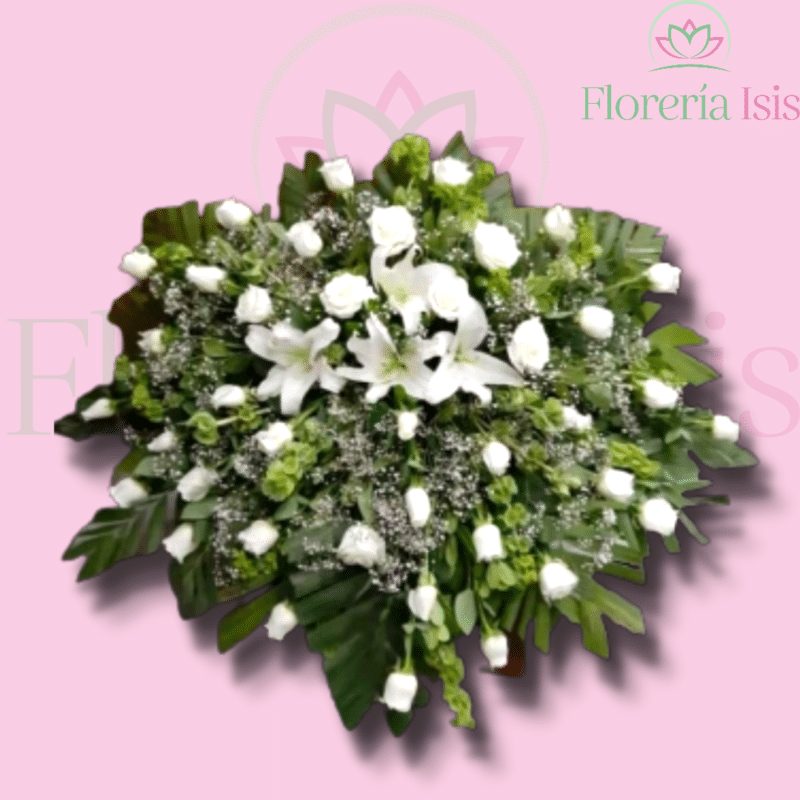 Cubrecaja de rosas blancas y casablanca, de Florería Isis